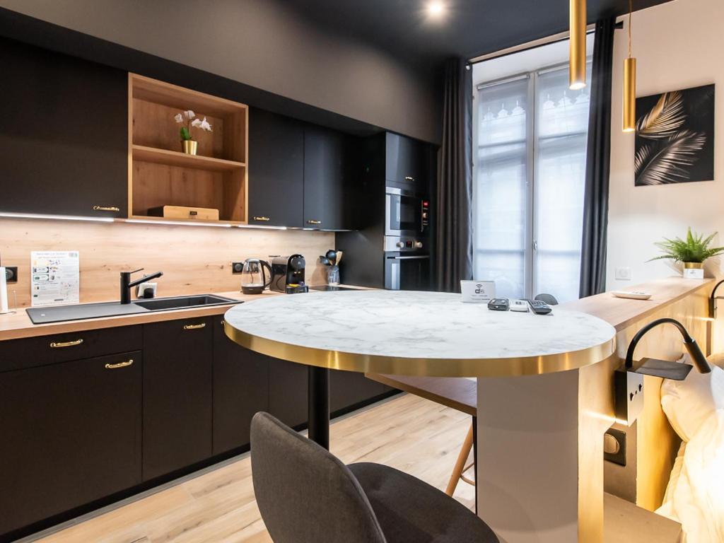 Appartement Chic Proche Bellecour Avec Parking 里昂 外观 照片